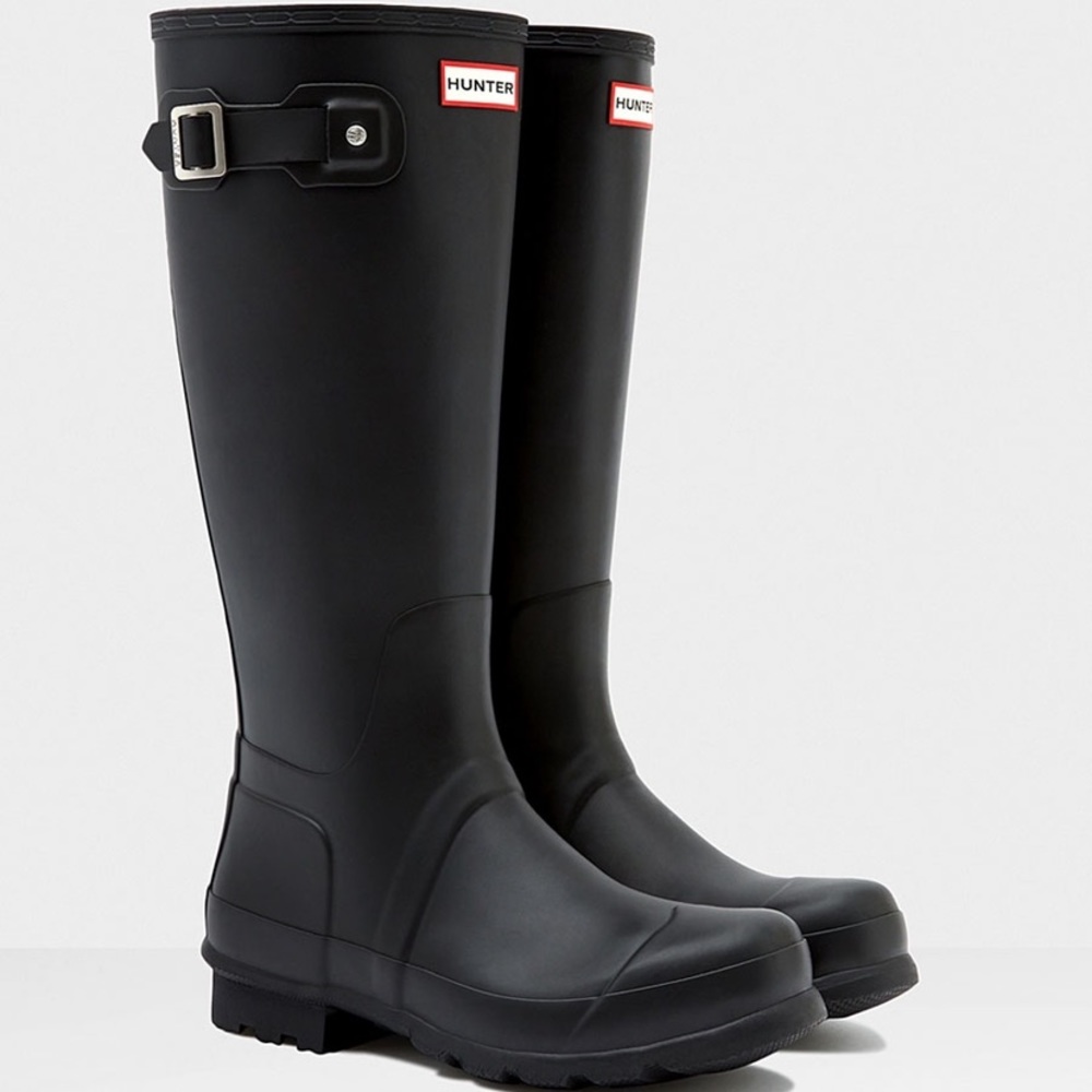 Black hunter boots